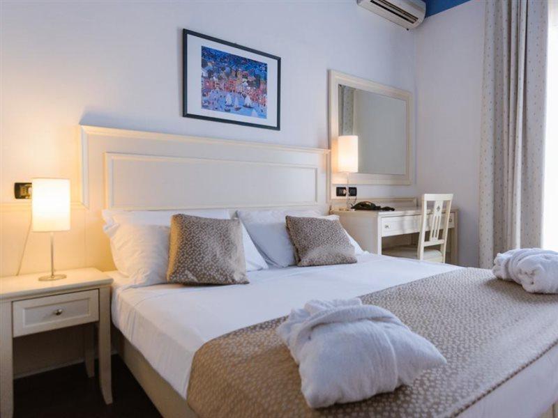Hotel Fra I Pini Rimini Kültér fotó