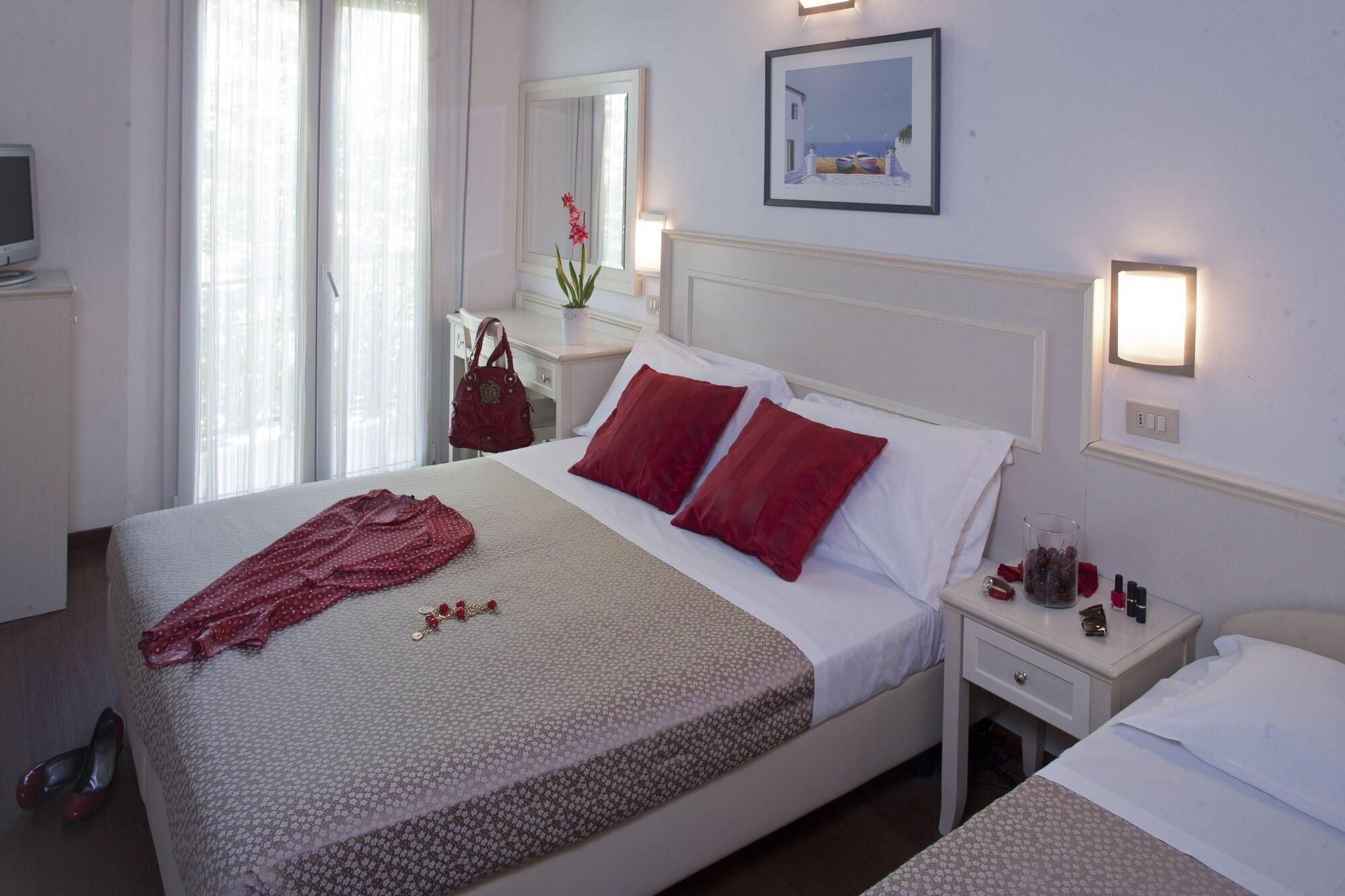Hotel Fra I Pini Rimini Kültér fotó
