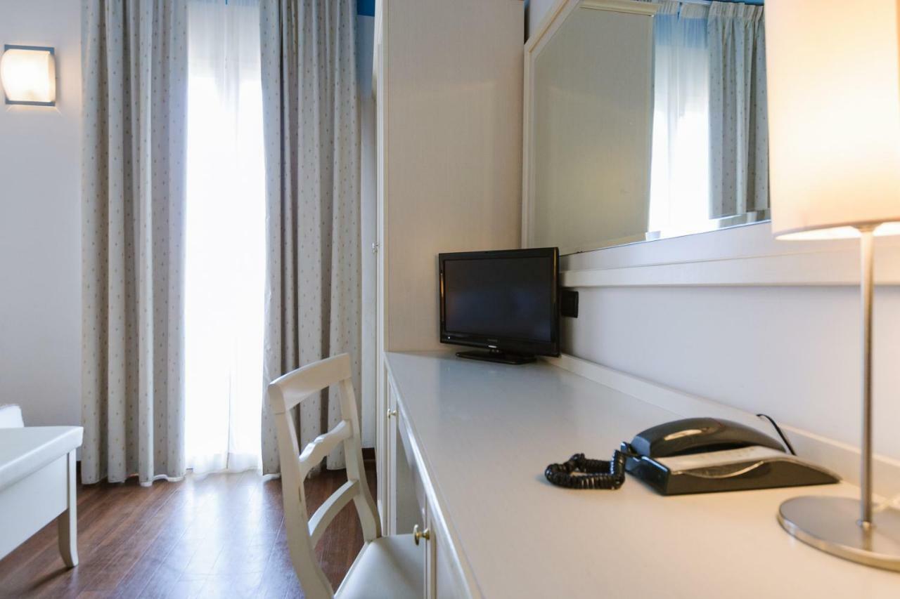 Hotel Fra I Pini Rimini Kültér fotó